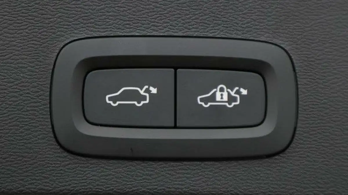 2024-volvo-xc40-20-b4-plus-big-18