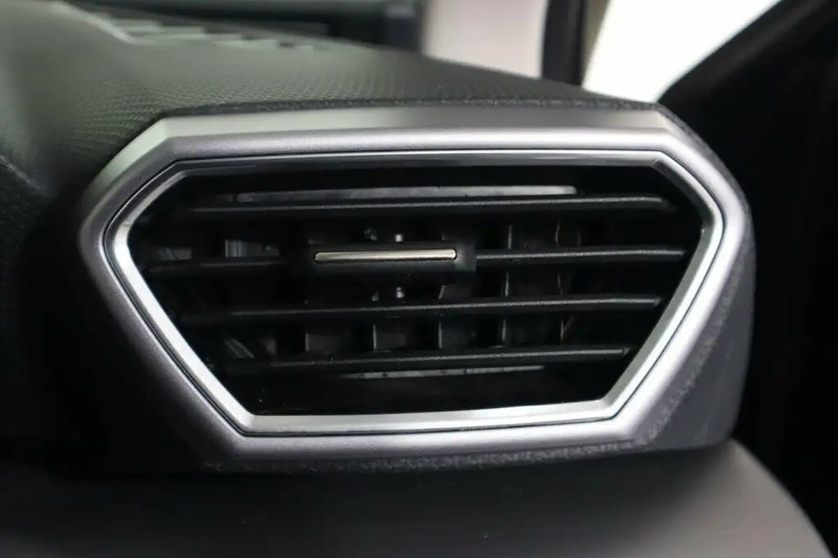 2020-seat-leon-14-e-hybrid-fr-hatchback-big-28