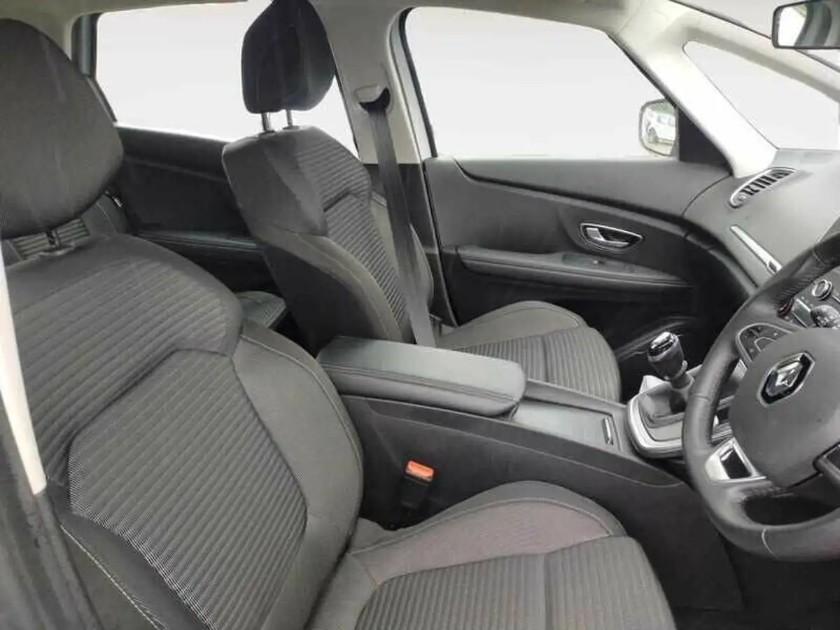 2019-renault-scenic-17dci-iconic-big-4