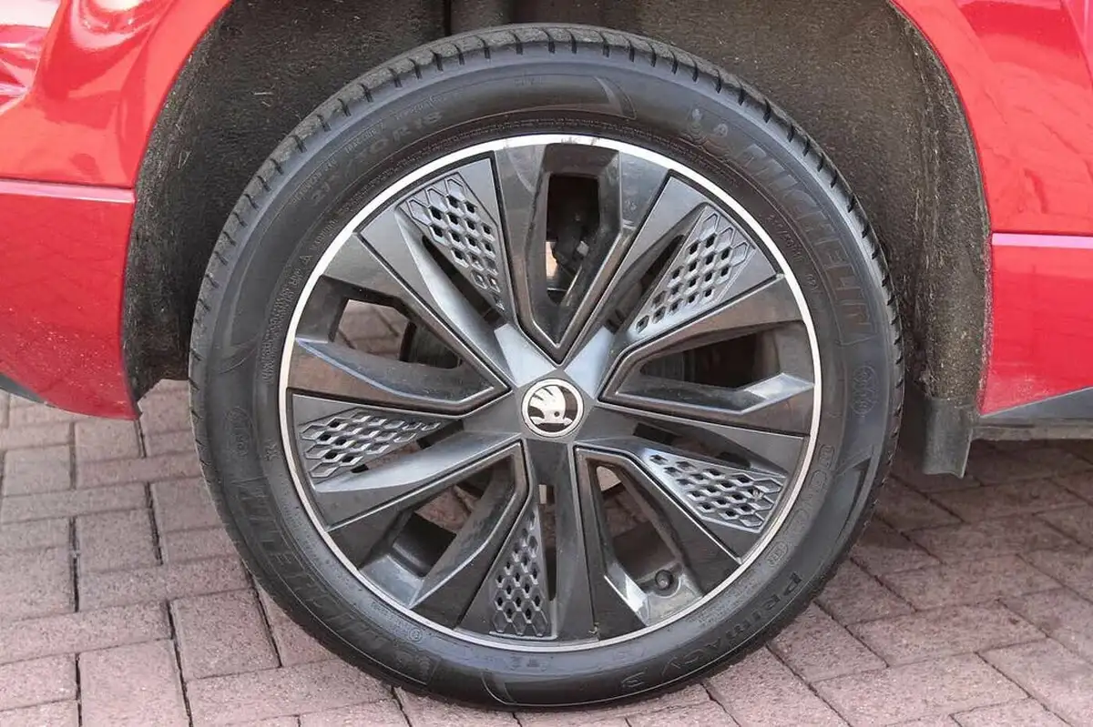 2022-skoda-karoq-15-tsi-sportline-big-4