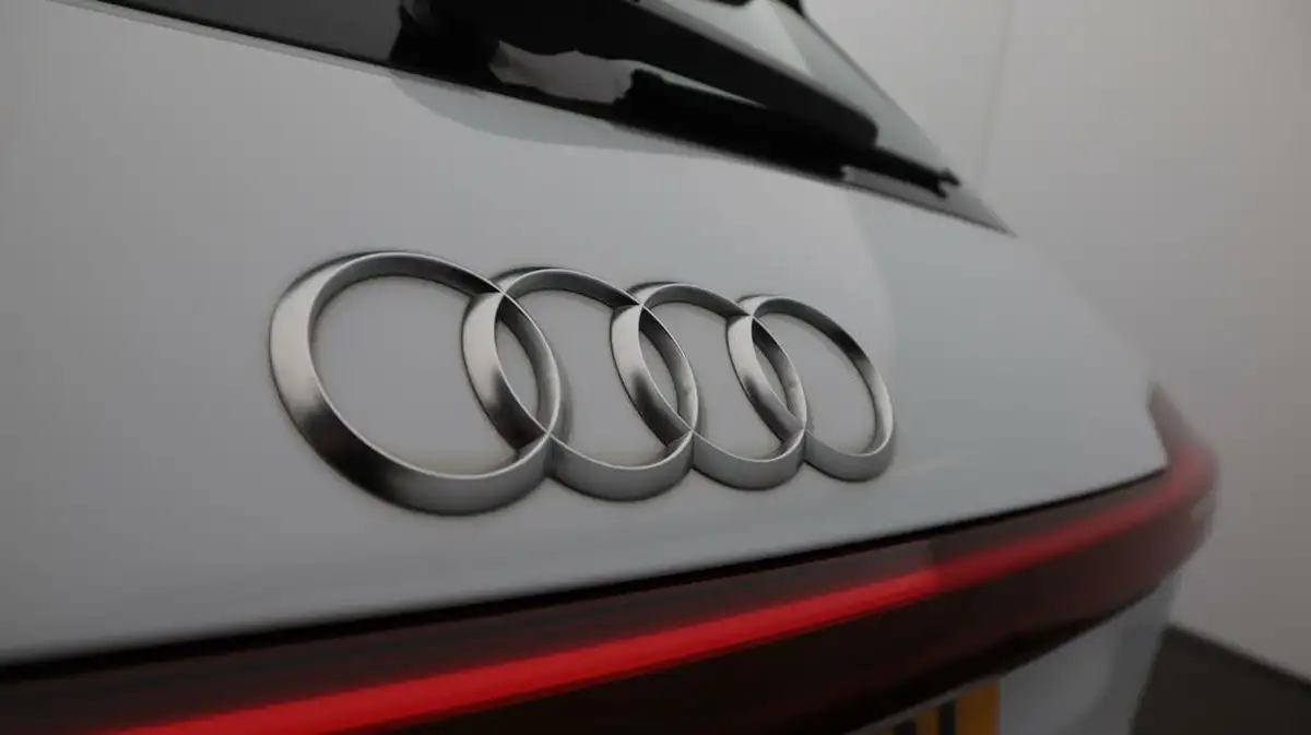 2021-audi-e-tron-50e-technik-station-wagon-big-23