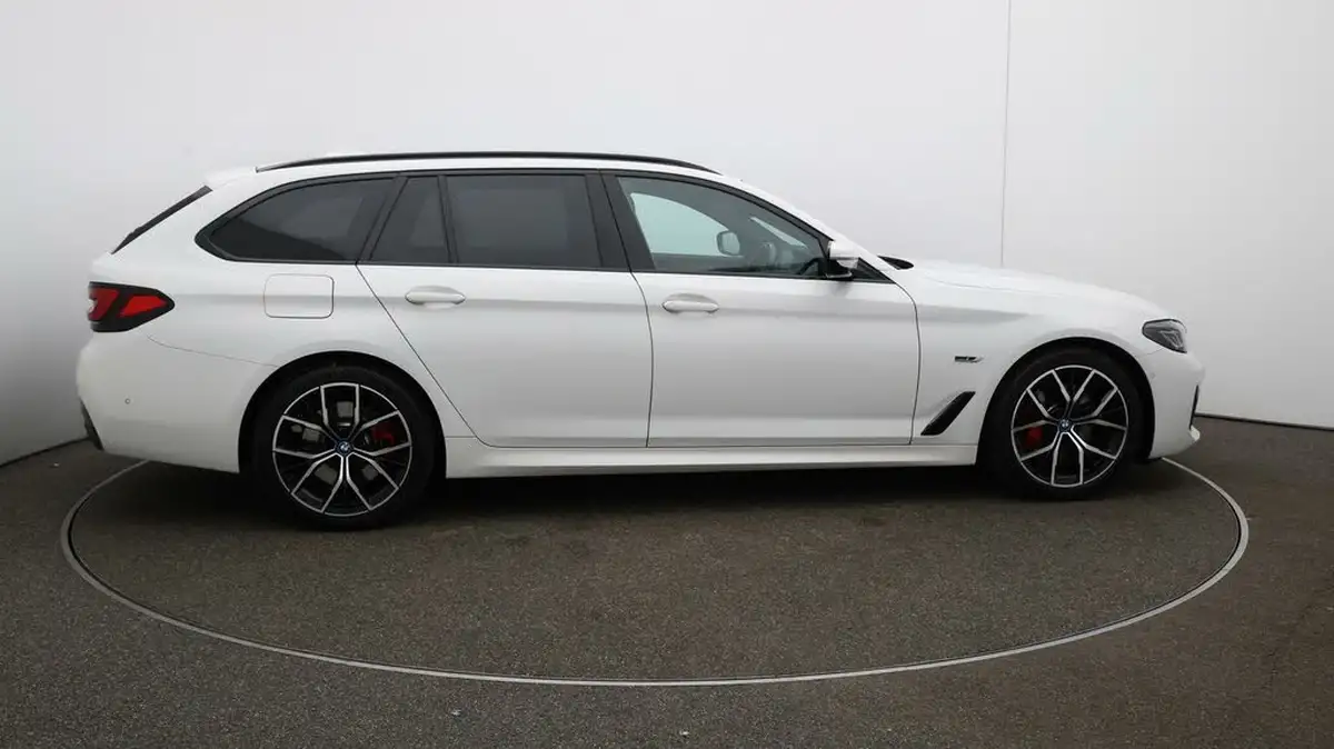 2022-bmw-5-series-20-530e-xdrive-m-sport-touring-5d-big-50