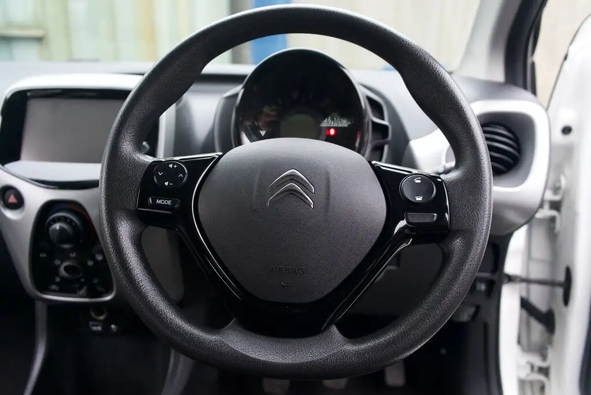 2016-citroen-c1-10-vti-feel-3d-big-24