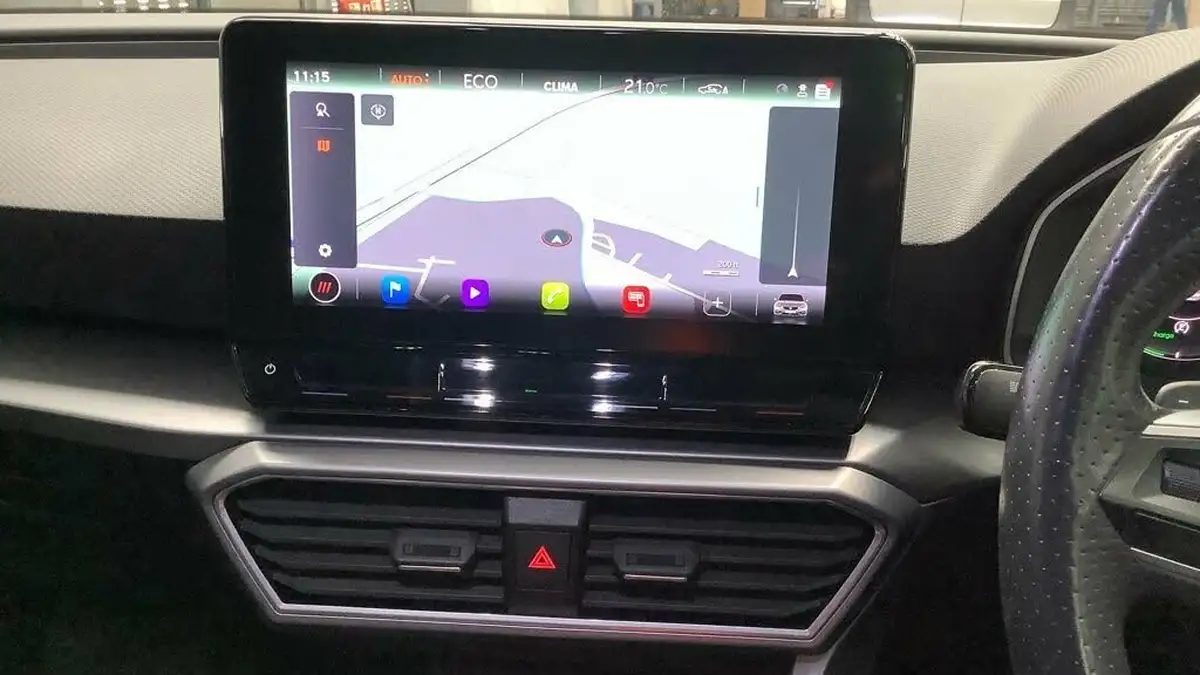 2021-seat-leon-14-e-hybrid-fr-estate-big-4