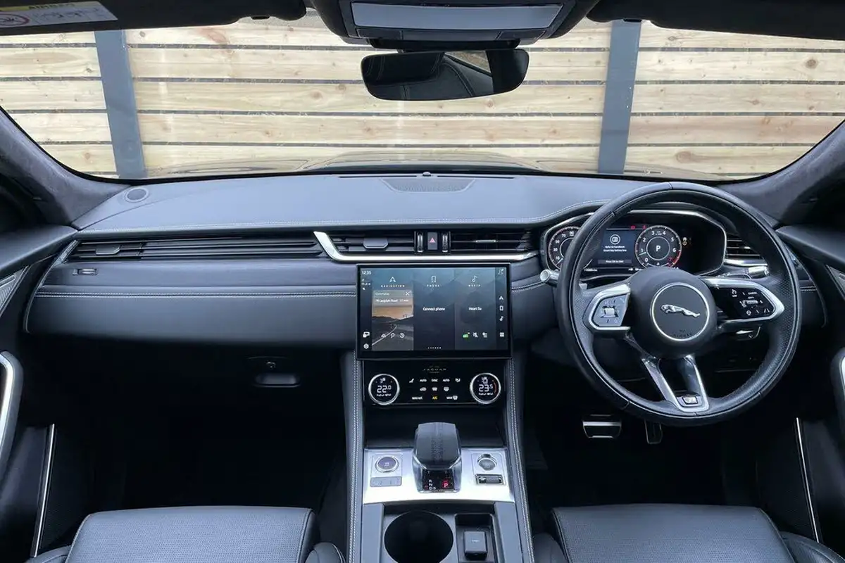 2022-jaguar-f-pace-20-p250-r-dynamic-hse-big-32