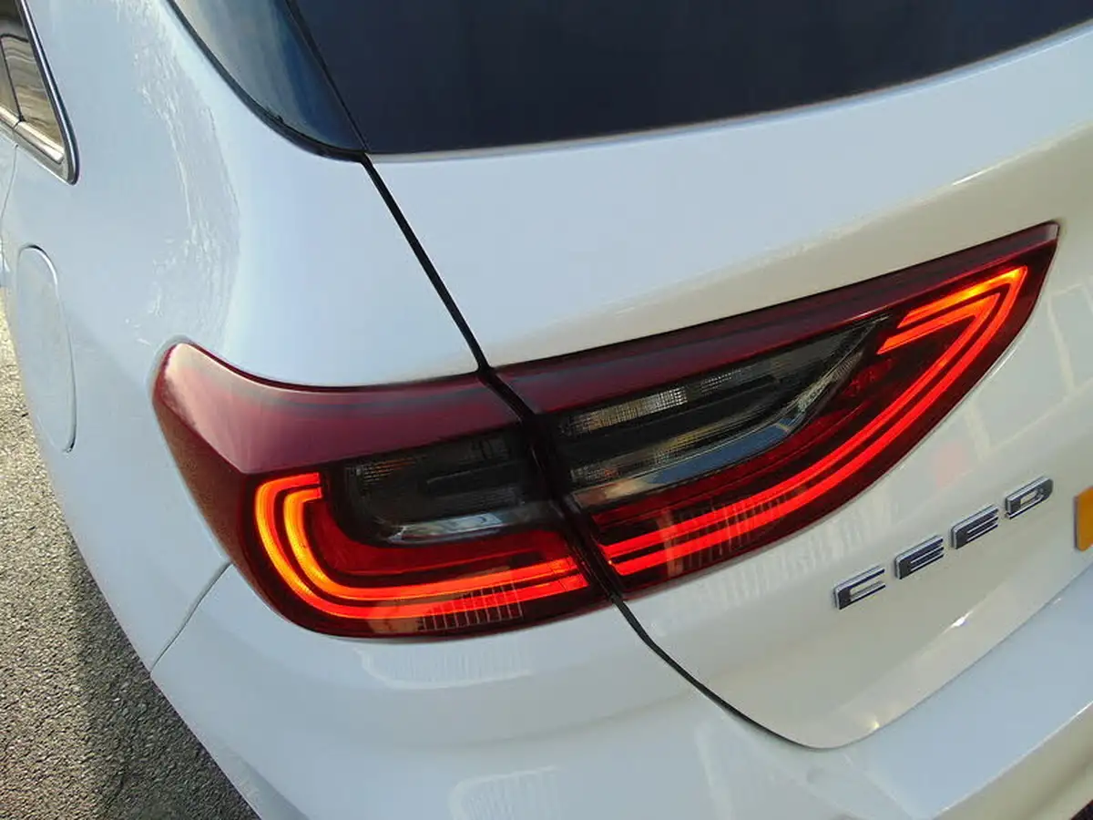 2019-kia-ceed-10-t-gdi-gt-line-big-31