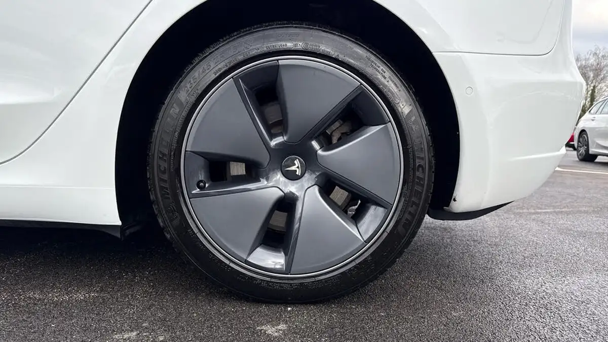 2021-tesla-model-3-e-long-range-awd-big-17