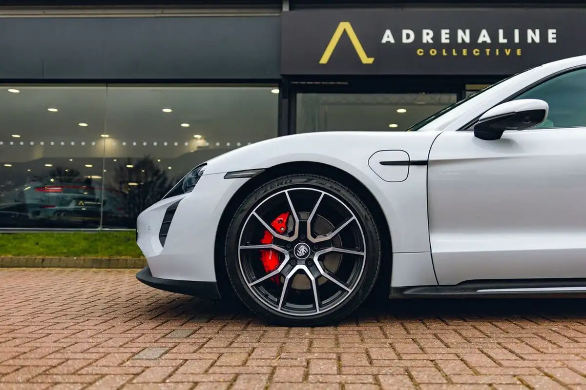 2023-porsche-taycan-e-4s-sport-turismo-571ps-performance-battery-plus-big-16