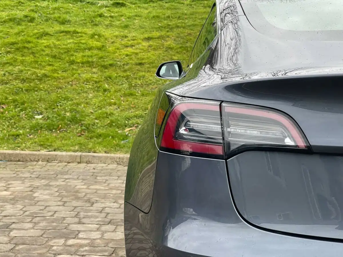 2020-tesla-model-3-e-long-range-big-60