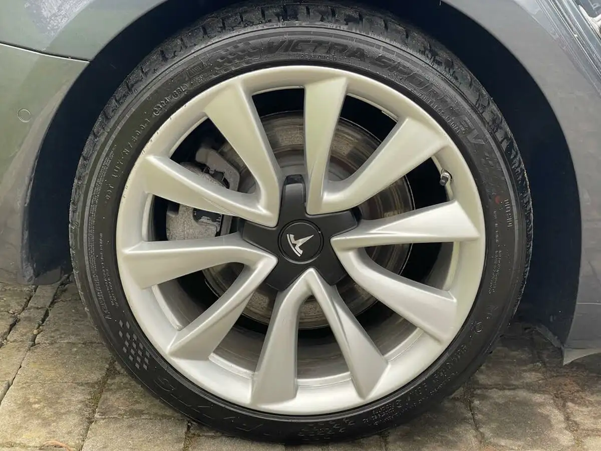 2020-tesla-model-3-e-long-range-big-36