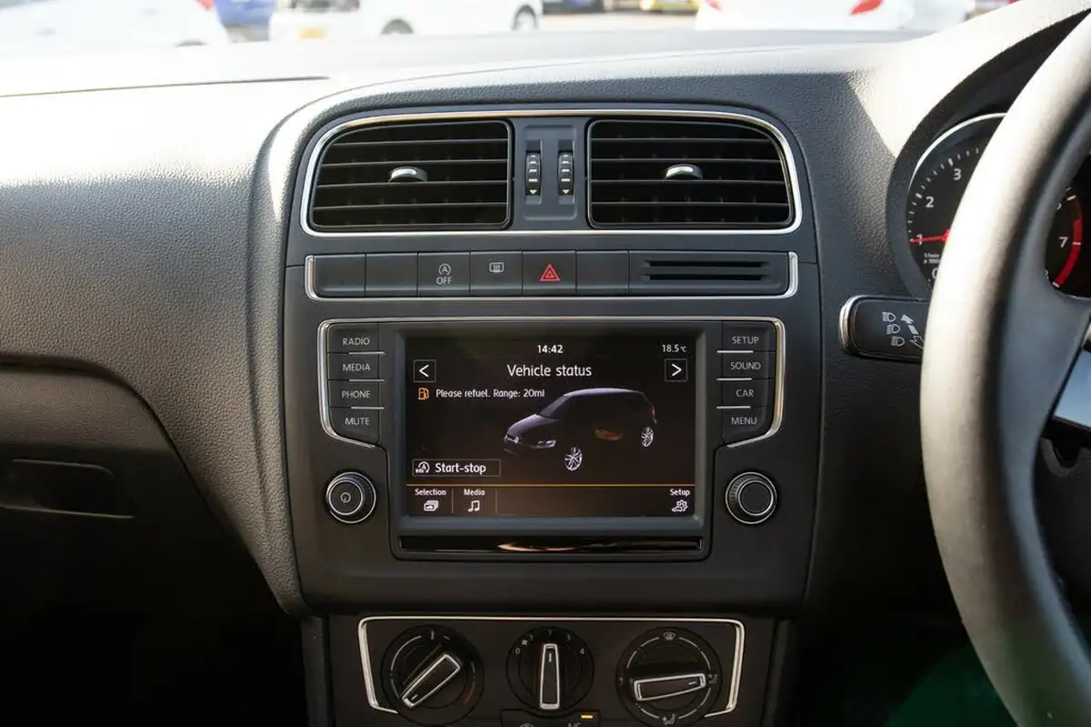 2015-volkswagen-polo-12-tsi-se-5d-big-28