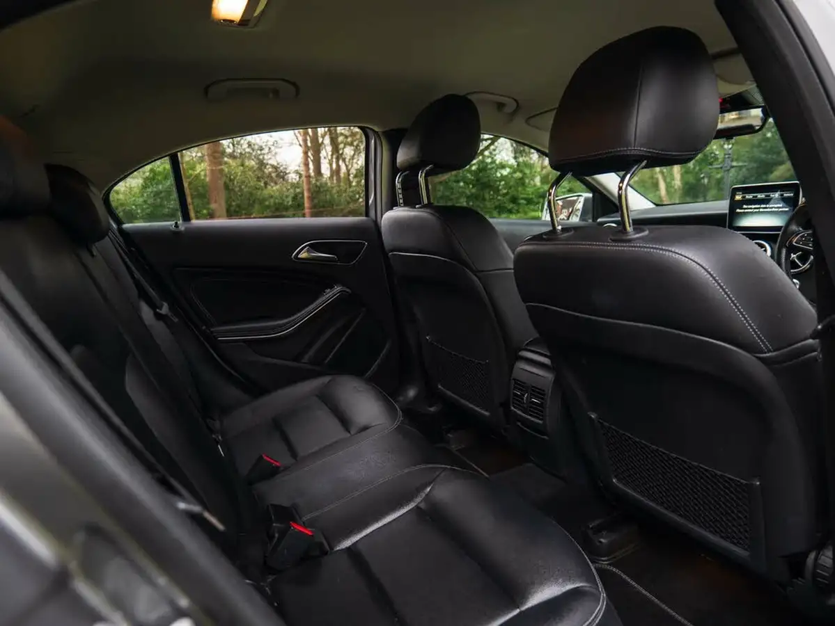 2016-mercedes-benz-a-class-15d-a180d-sport-ss-big-13