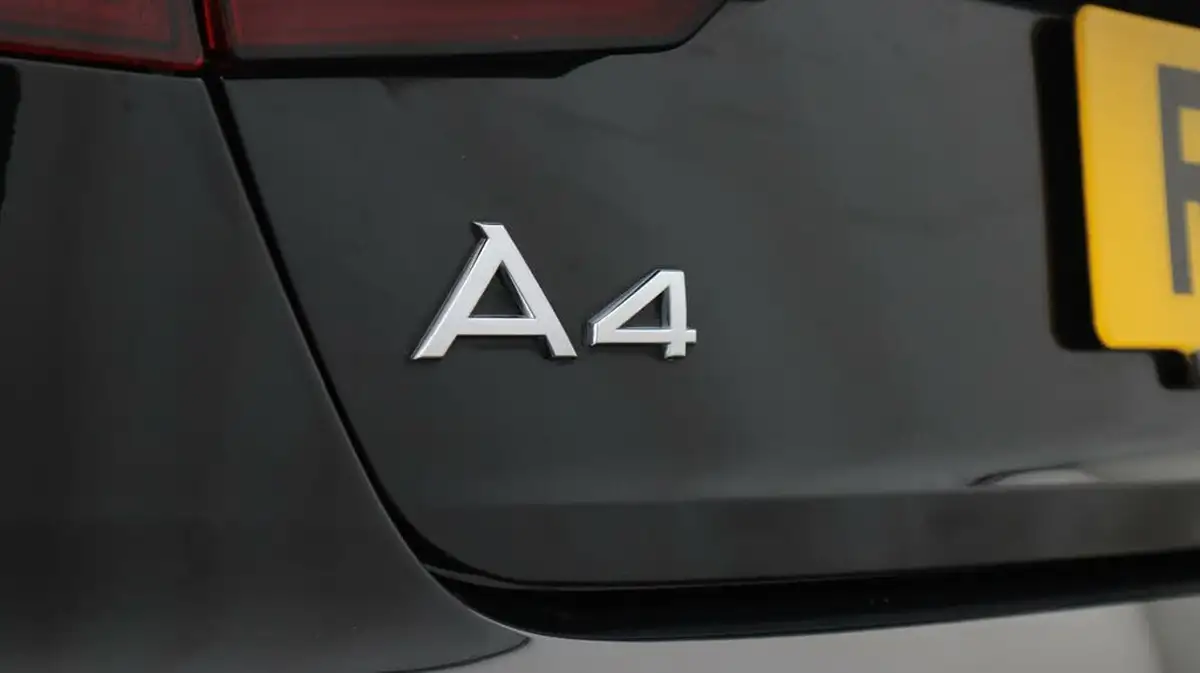 2022-audi-a4-20-40-tfsi-s-line-big-21