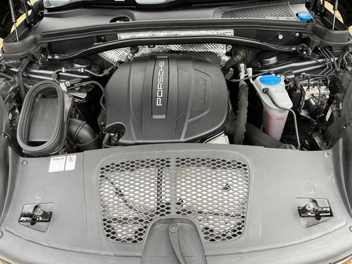 2018-porsche-macan-20-252ps-ss-big-9
