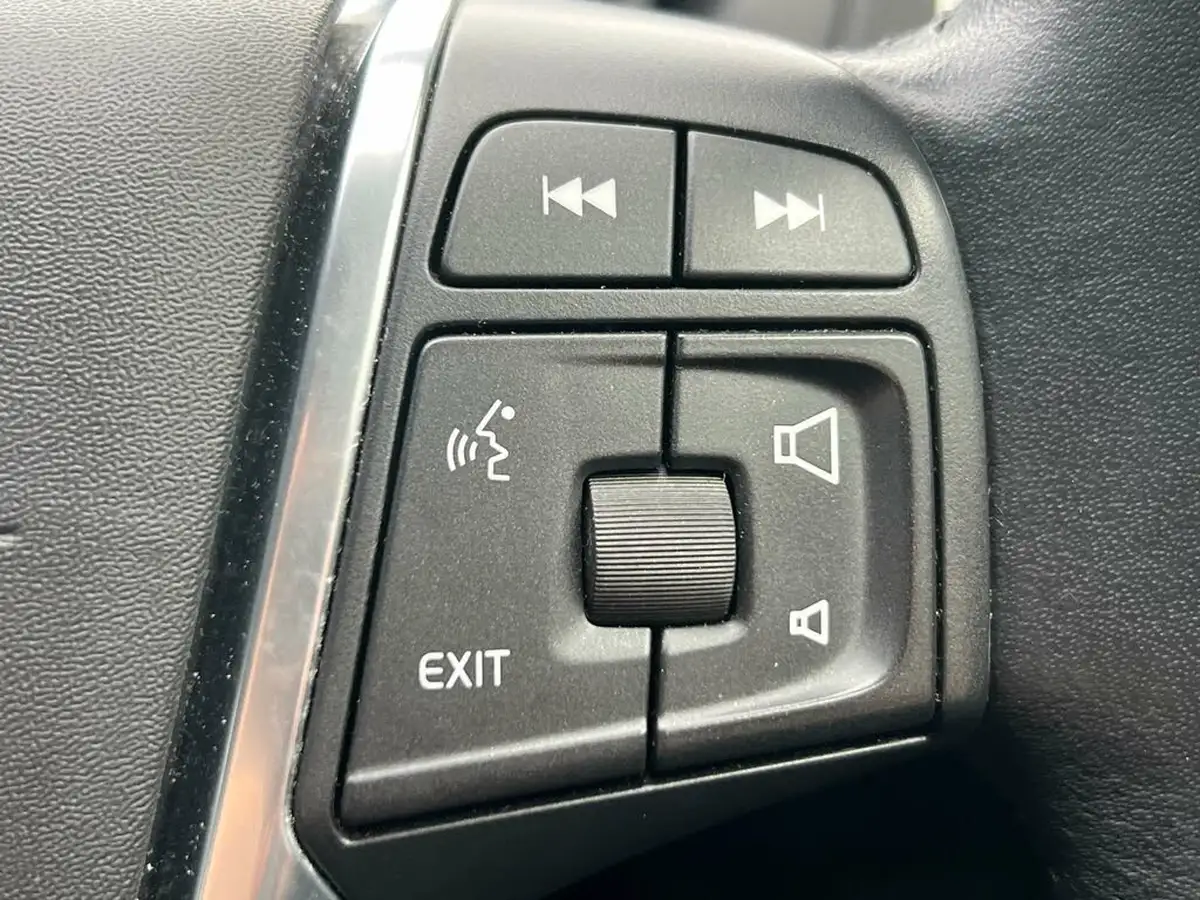 2016-volvo-v40-20td-d3-inscription-big-54