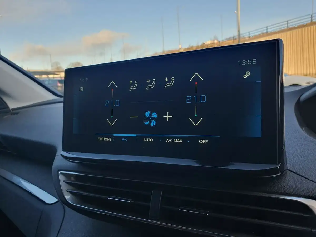 2021-peugeot-3008-suv-12-puretech-allure-premium-eat8-big-31