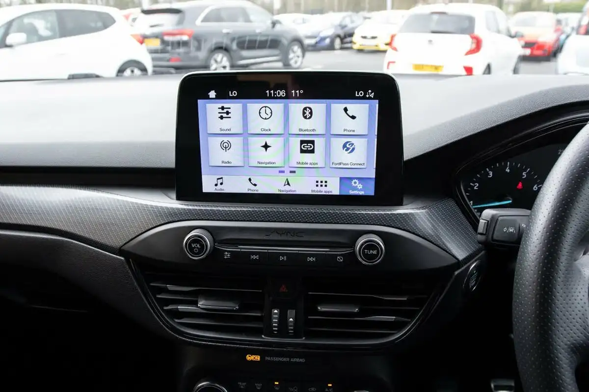 2019-ford-focus-15t-st-line-x-182ps-hatchback-big-28
