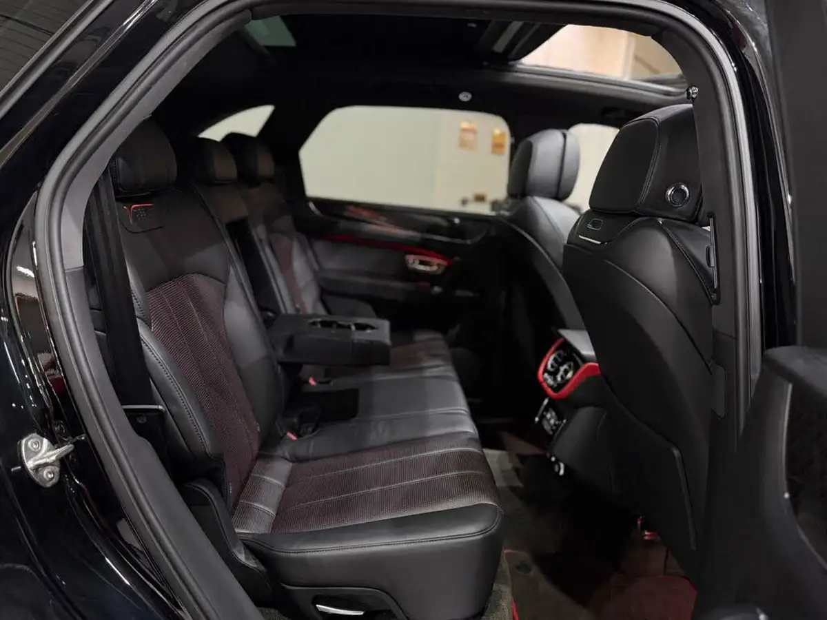 2019-bentley-bentayga-40-v8-big-52
