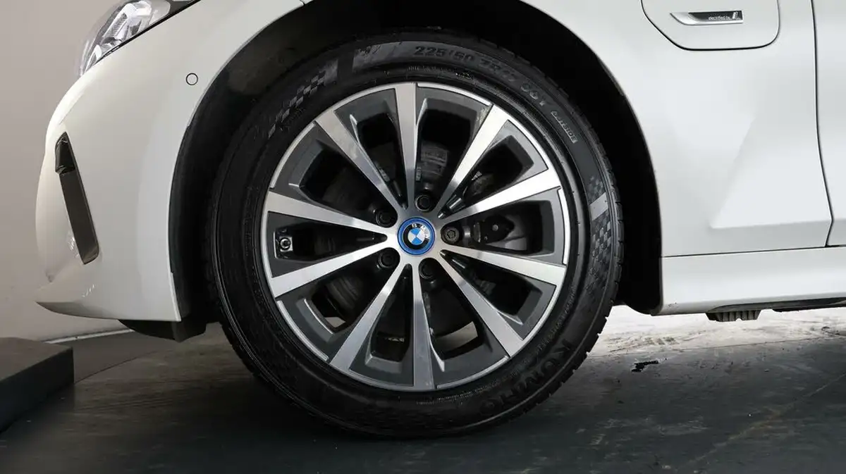 2022-bmw-3-series-20-330e-sport-touring-5d-big-18