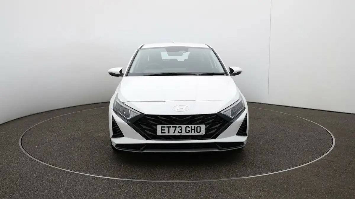 2024-hyundai-i20-10-t-gdi-advance-big-32