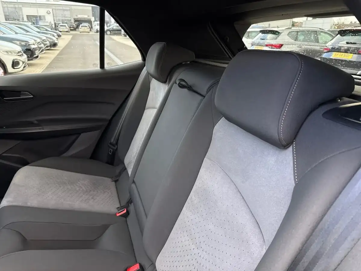 2022-cupra-born-e-v3-230ps-77kwh-e-boost-big-12
