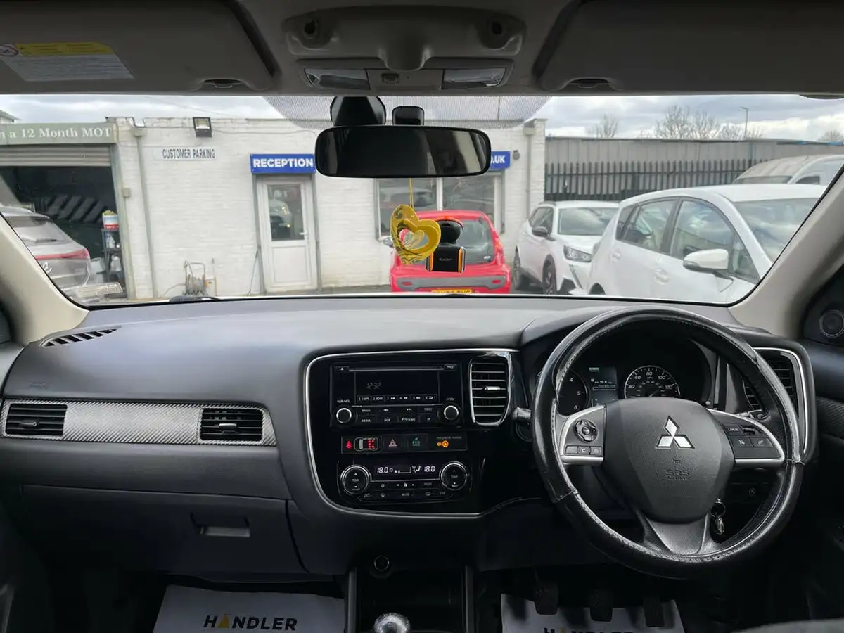2013-mitsubishi-outlander-22di-d-gx3-7st-big-37