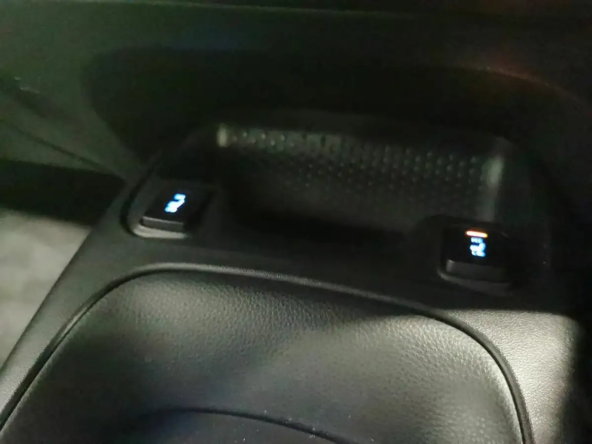 2021-toyota-corolla-18-vvt-i-icon-tech-trk-hatchback-5d-big-18