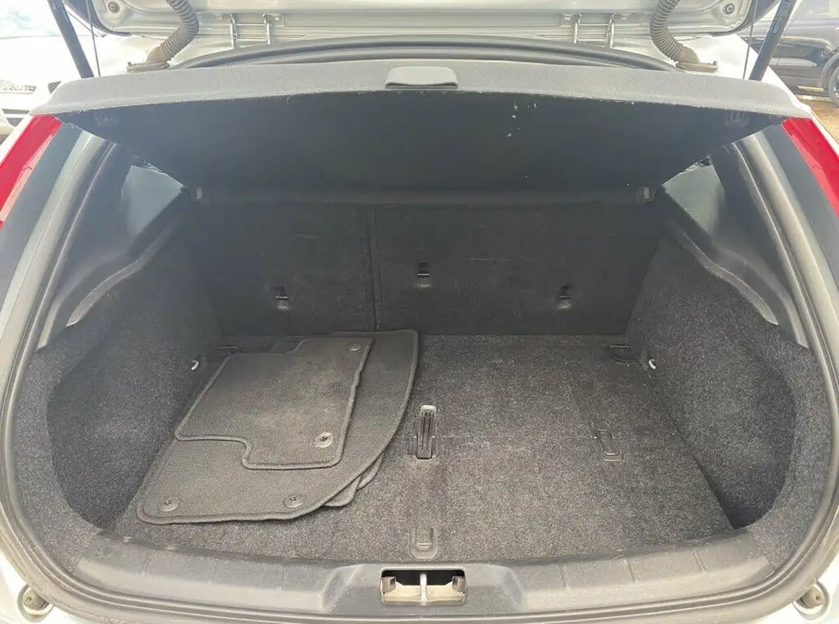 2017-volvo-v40-15-t3-inscription-big-8