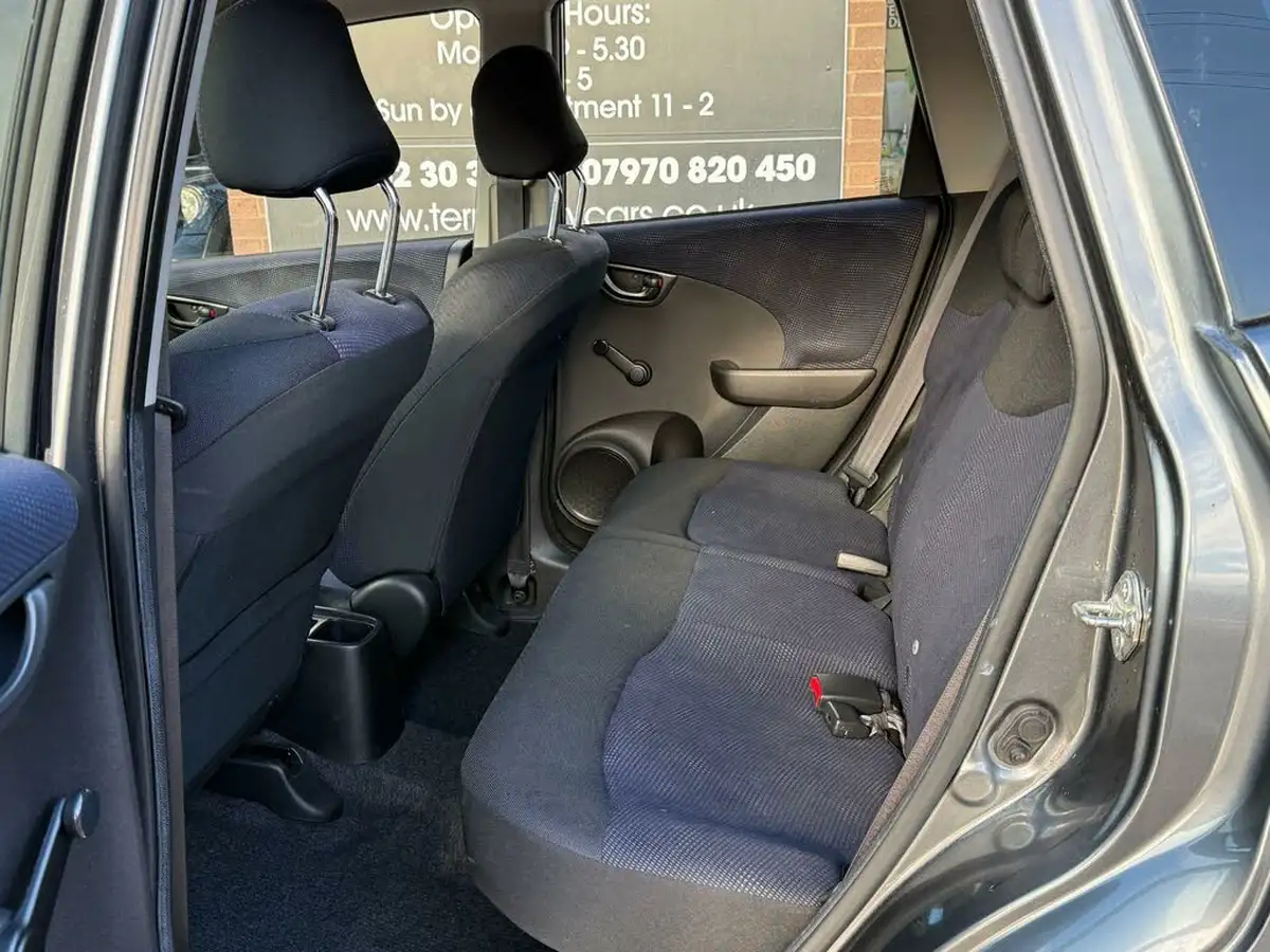 2013-honda-jazz-12-s-big-65