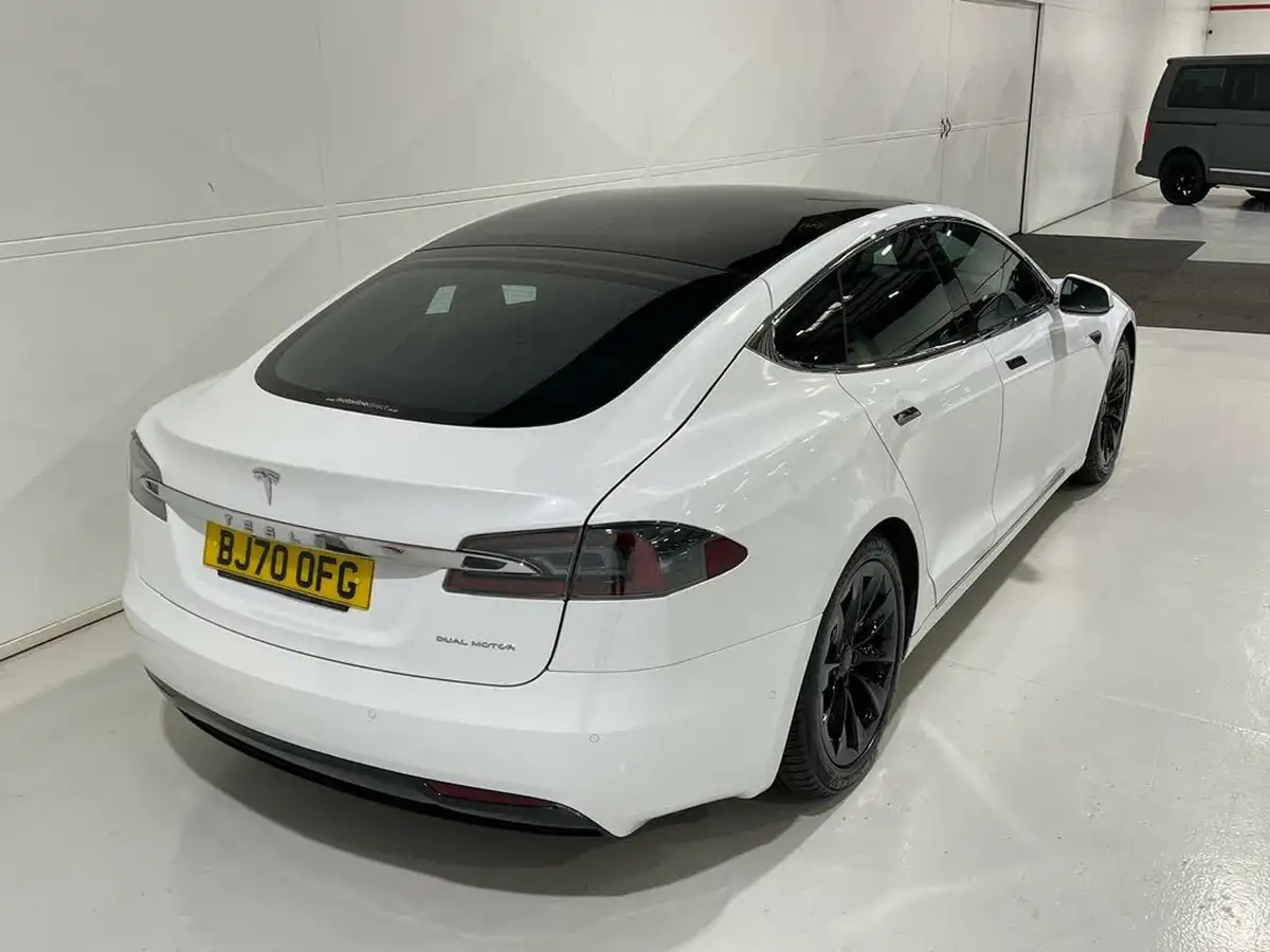 2020-tesla-model-s-e-long-range-big-11