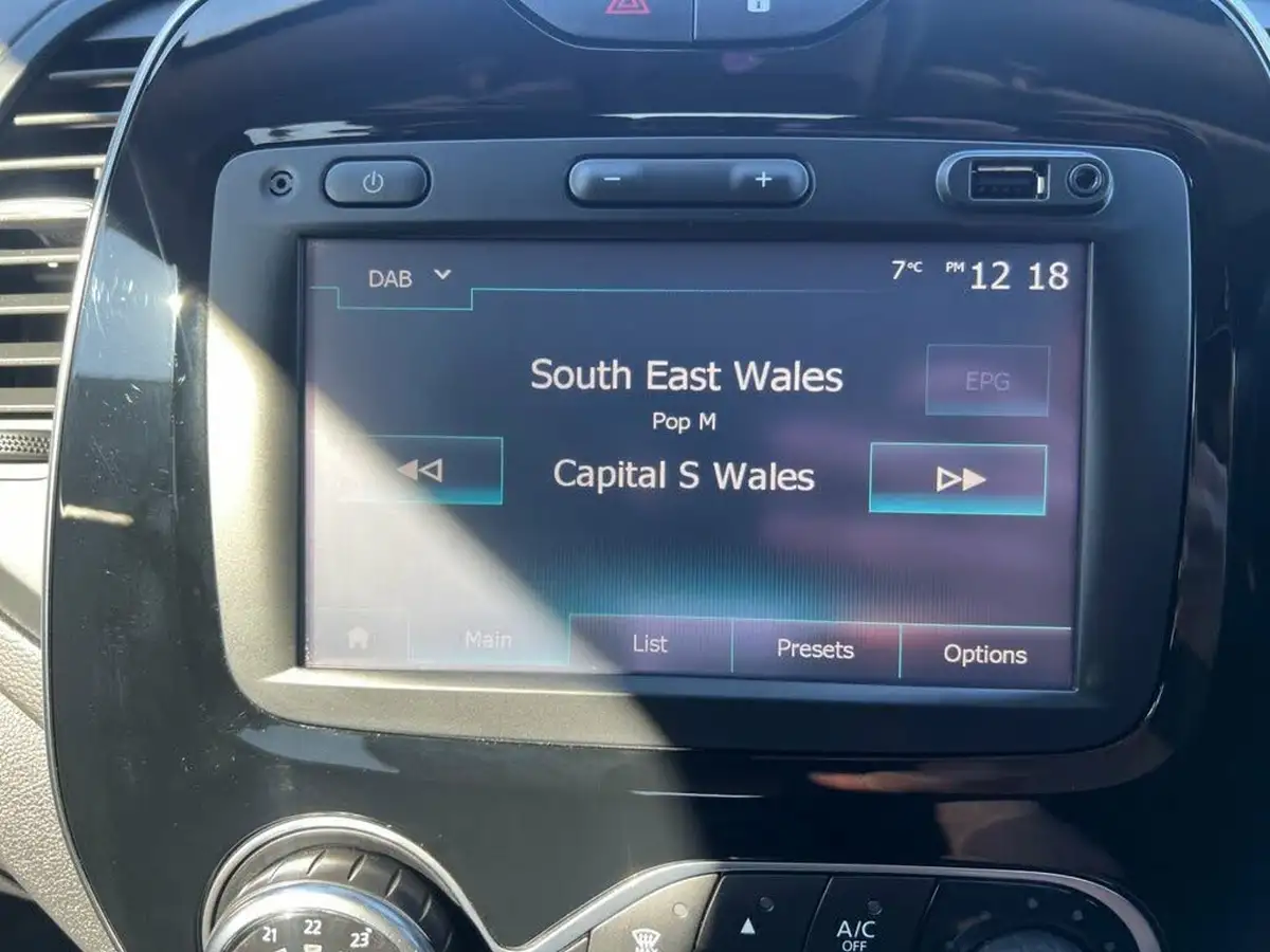 2018-renault-captur-09-tce-dynamique-s-nav-big-23