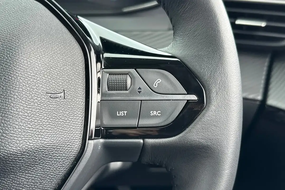 2024-peugeot-208-e-e-style-big-39