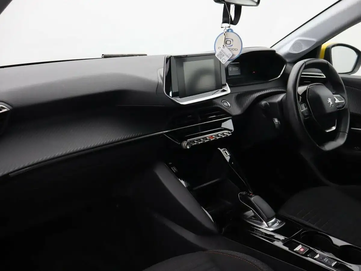 2020-peugeot-208-e-active-big-25