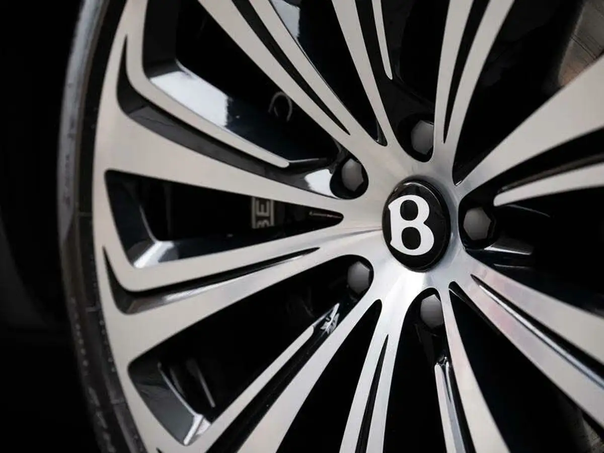 2023-bentley-bentayga-40-v8-extended-wheelbase-azure-big-47
