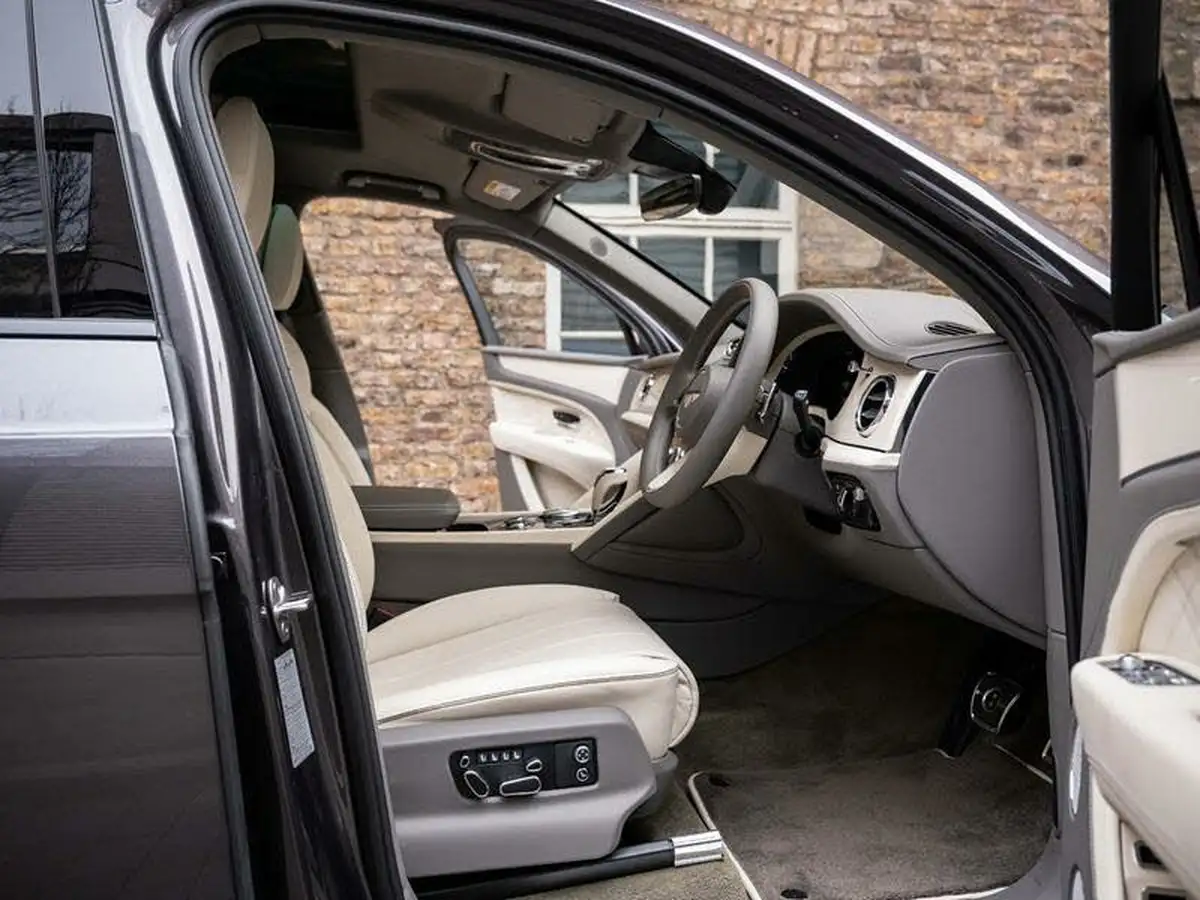 2023-bentley-bentayga-40-v8-extended-wheelbase-azure-big-19