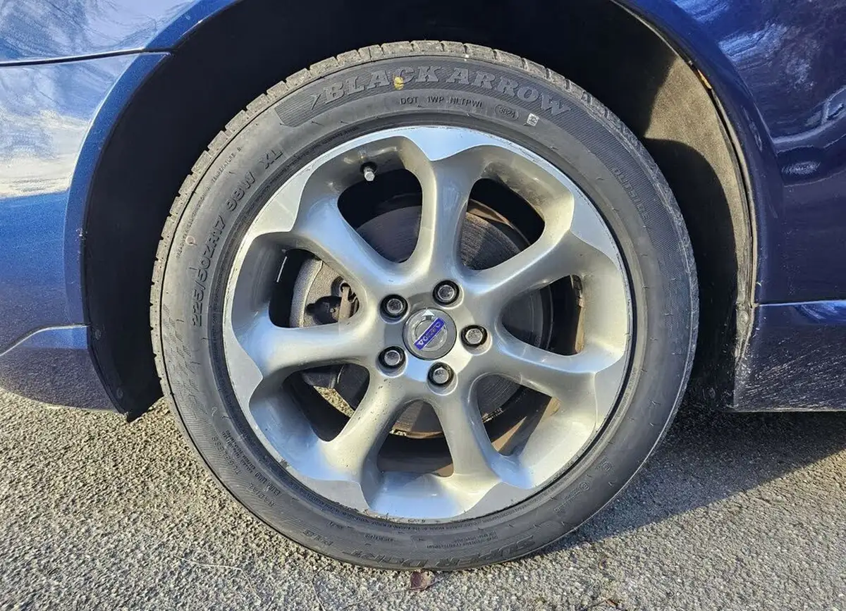 2012-volvo-v70-16-t4-se-lux-big-37
