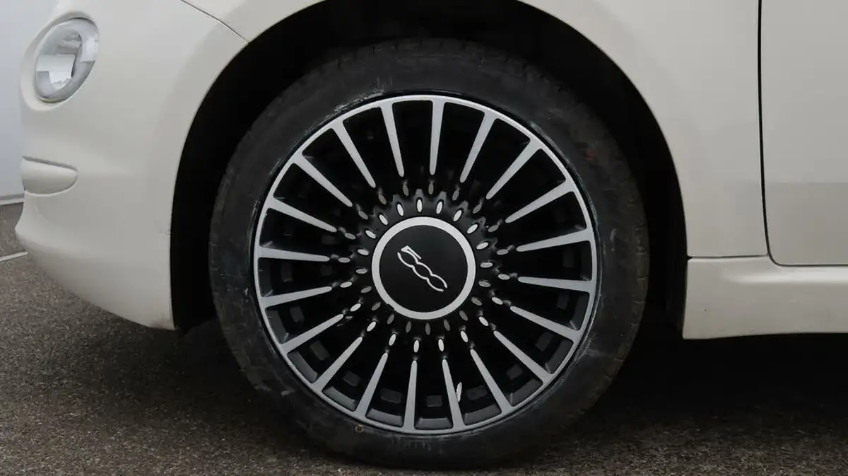 2020-fiat-500-10-launch-edition-big-18