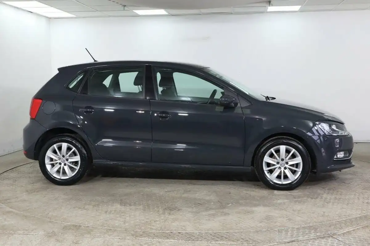 2015-volkswagen-polo-10-se-60ps-5d-big-6