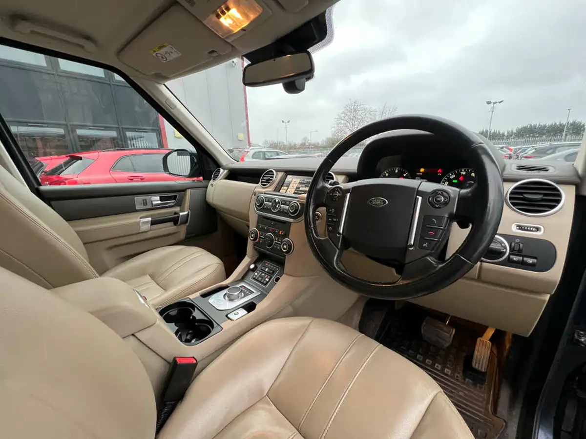 2015-land-rover-discovery-4-30td-se-tech-big-15