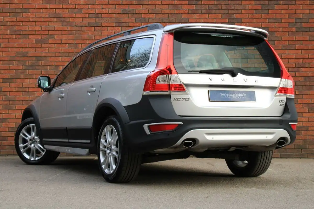 2014-volvo-xc70-24td-se-lux-d5-215bhp-geartronic-big-2