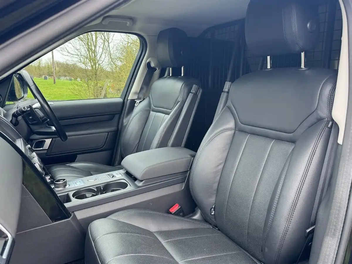 2020-land-rover-discovery-20-sd4-commercial-s-big-11