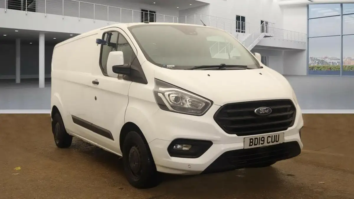 2019-ford-transit-custom-20tdci-300-l2h1-trend-105pseu6-panel-van-big-0