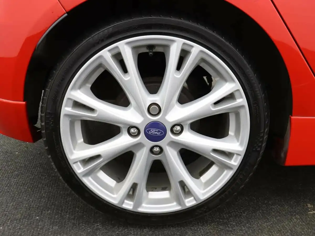 2017-ford-fiesta-10t-titanium-125ps-ecoboost-ss-5d-big-5