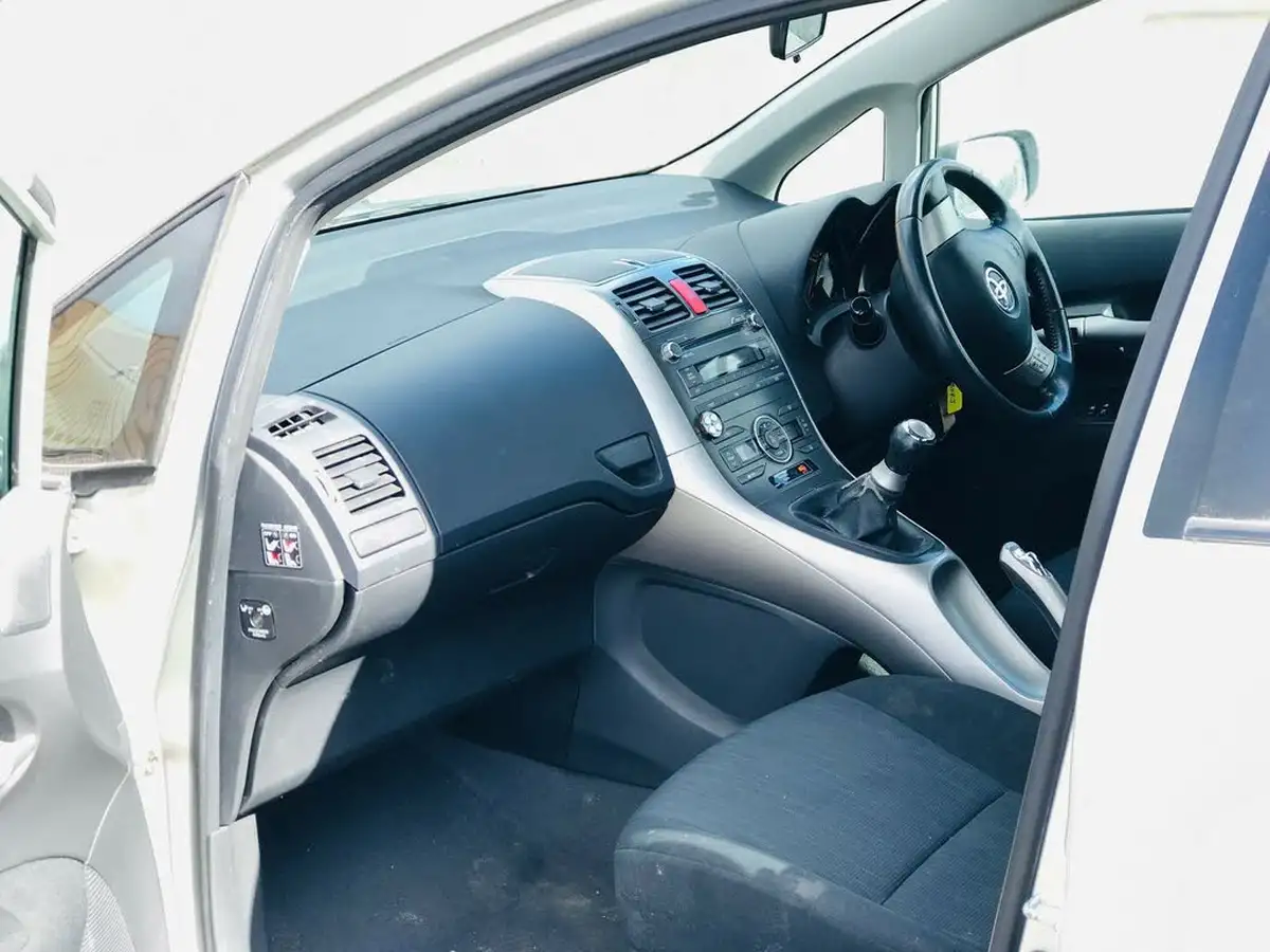 2009-toyota-auris-16-tr-vvt-i-5d-big-10