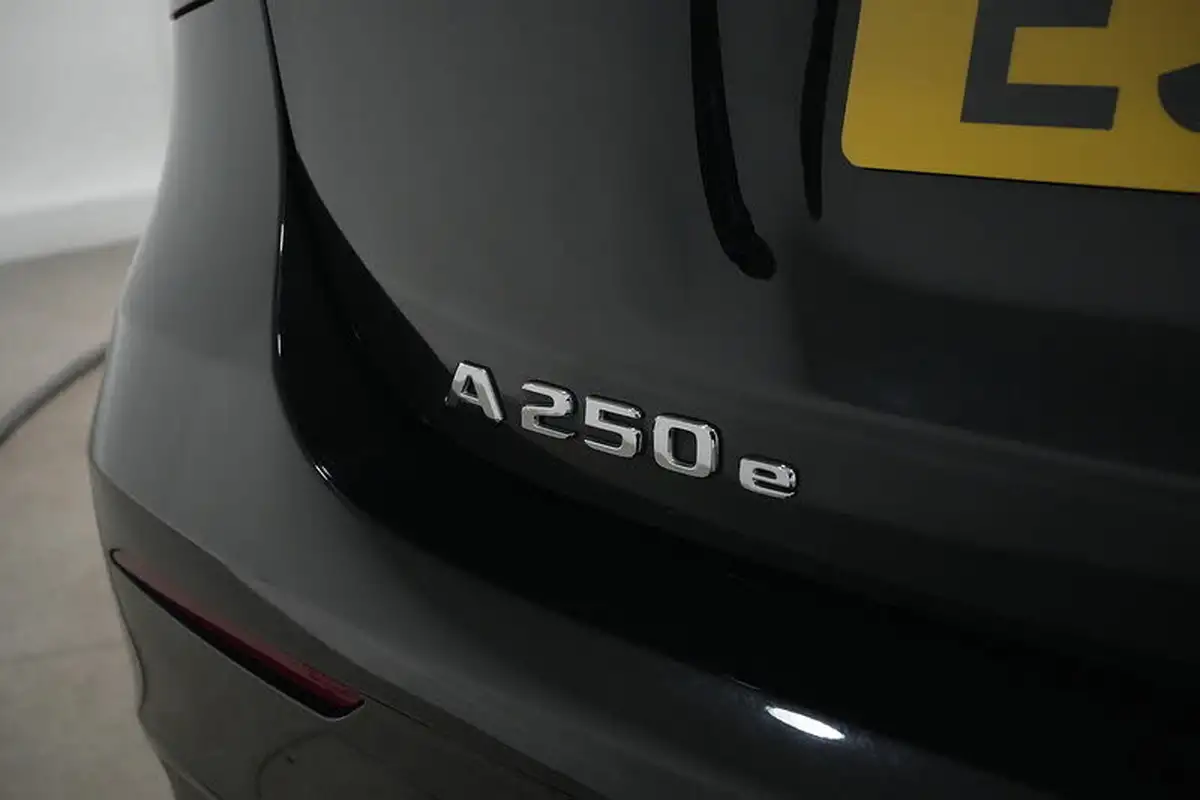 2020-mercedes-benz-a-class-13-a250e-amg-line-premium-hatchback-5d-big-14