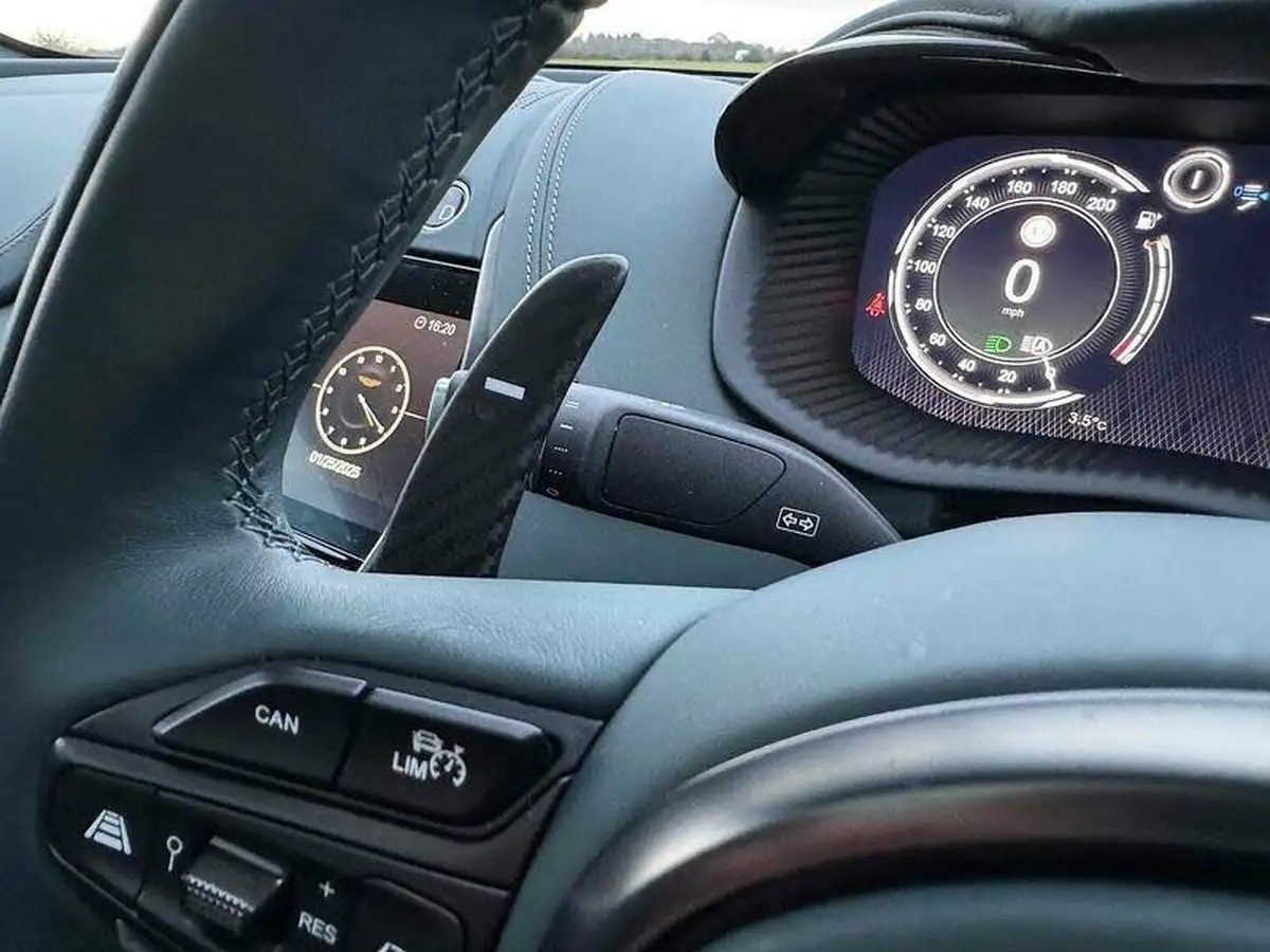 2024-aston-martin-dbx-40-v8-big-64