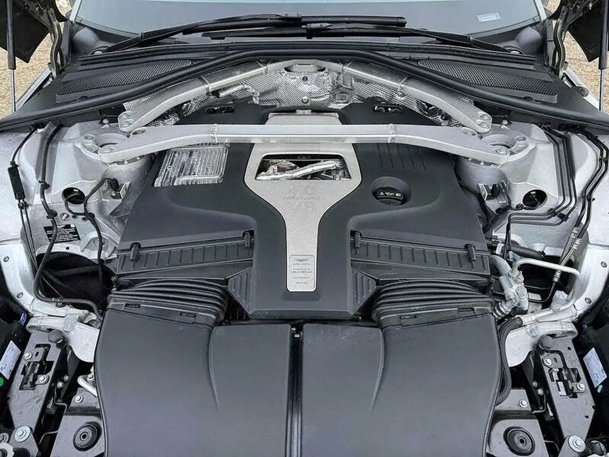 2024-aston-martin-dbx-40-v8-big-40