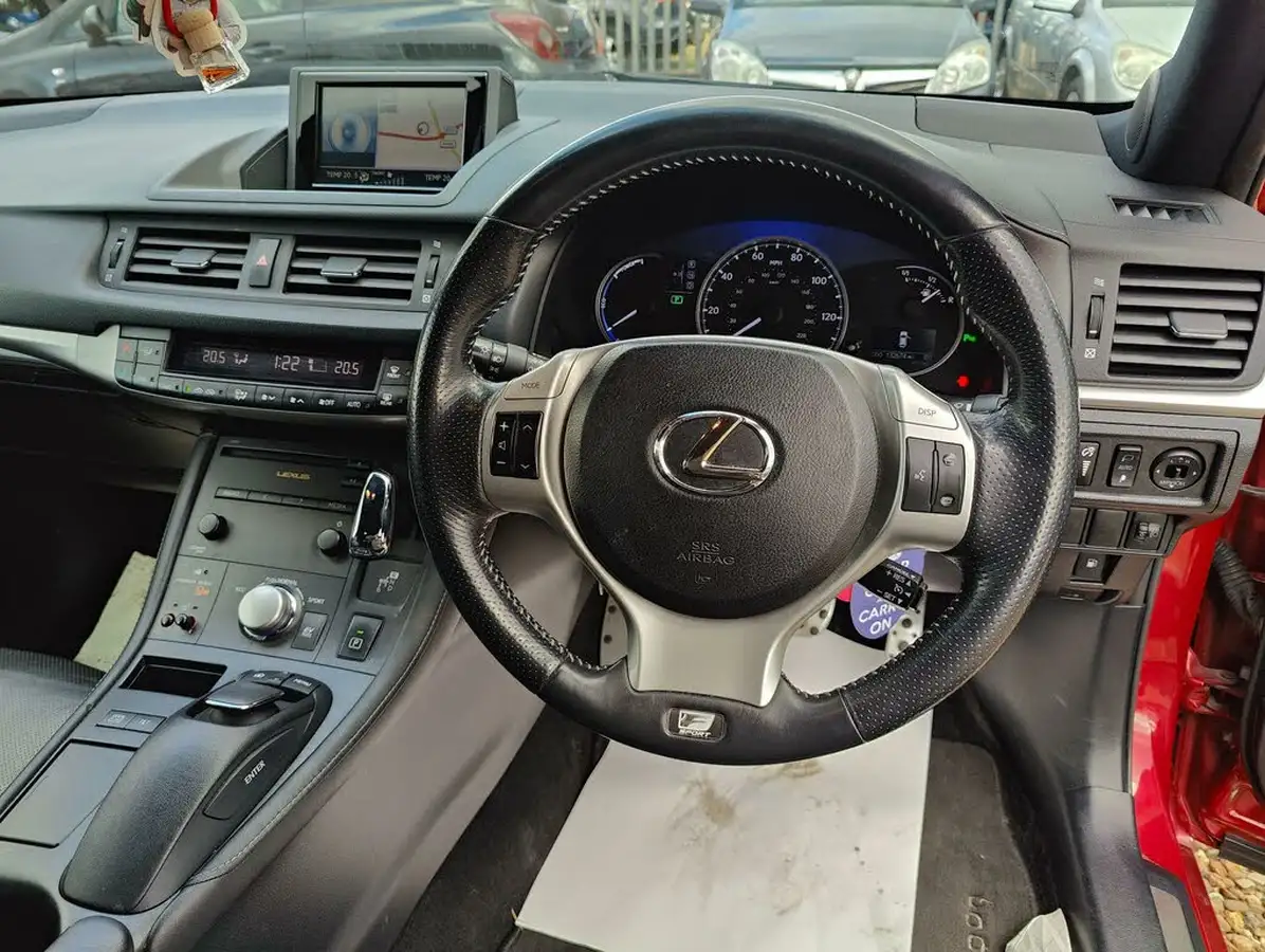 2013-lexus-ct-200h-18-f-sport-big-28