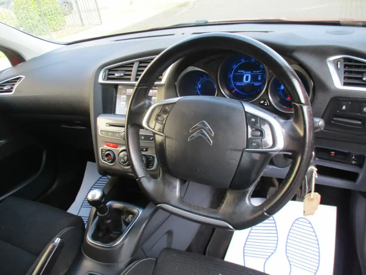 2017-citroen-c4-12-puretech-feel-big-18