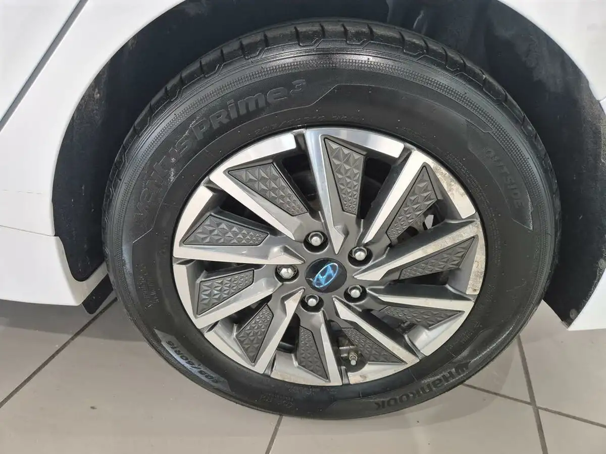2021-hyundai-ioniq-e-premium-se-electric-100kw-big-39